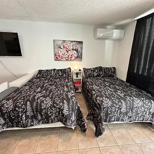 Apartment Beachfront W/ Full Kitchen & Pool, Isabela